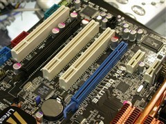 2GB內存捆綁銷售 華碩DDR2版P35上市